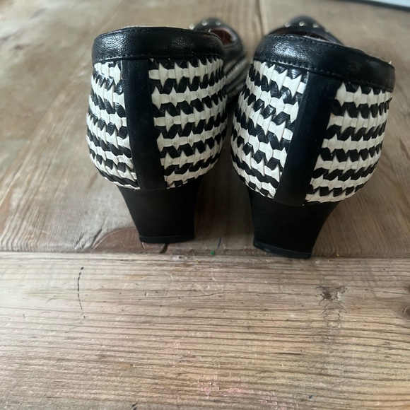 Stuart Weitzman Black and Cream Woven Wedges shoes - Picture 6 of 14